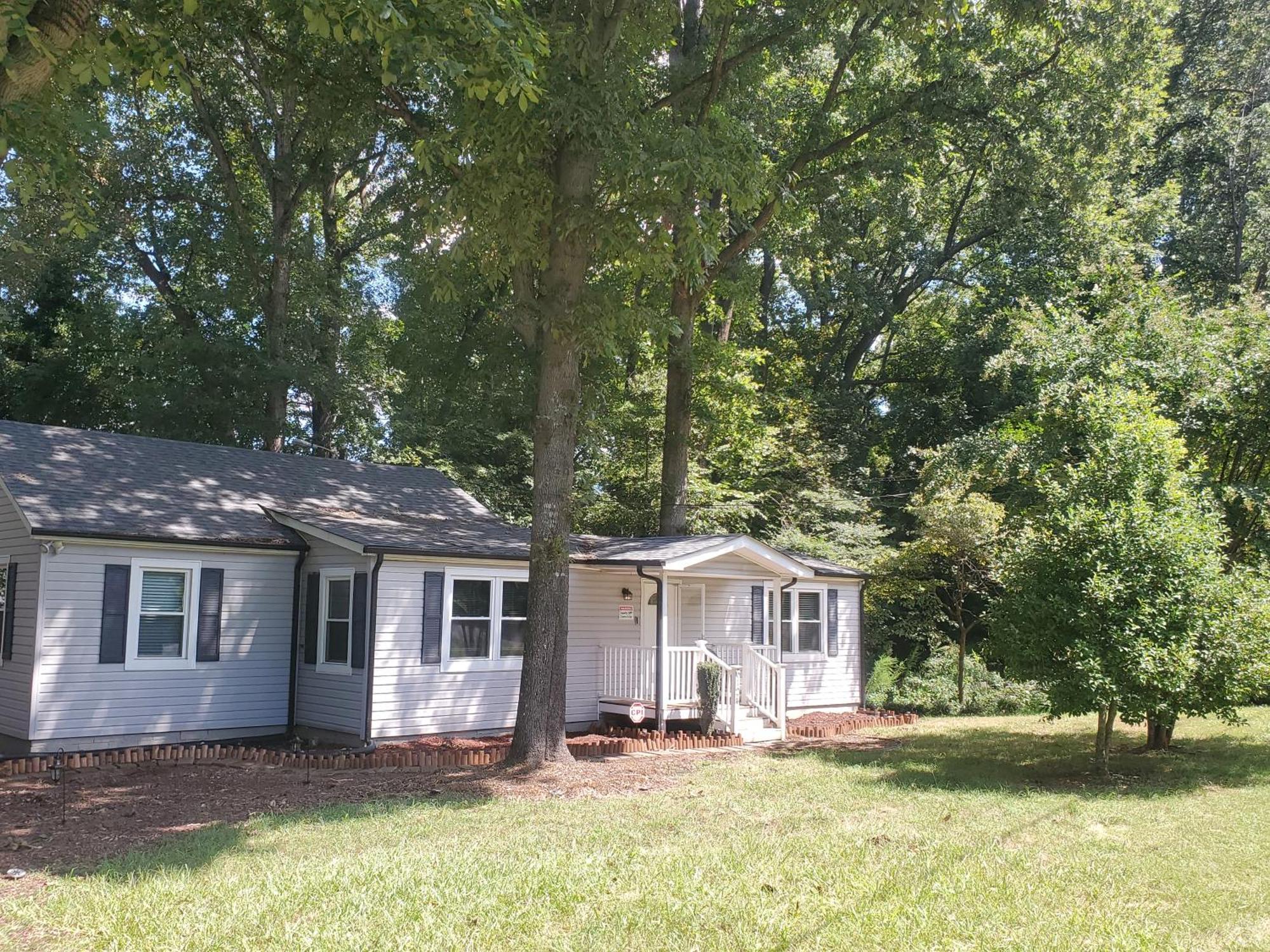 Private Single Level Standalone House Large Lot - 3 Bedrooms Charlotte Bagian luar foto