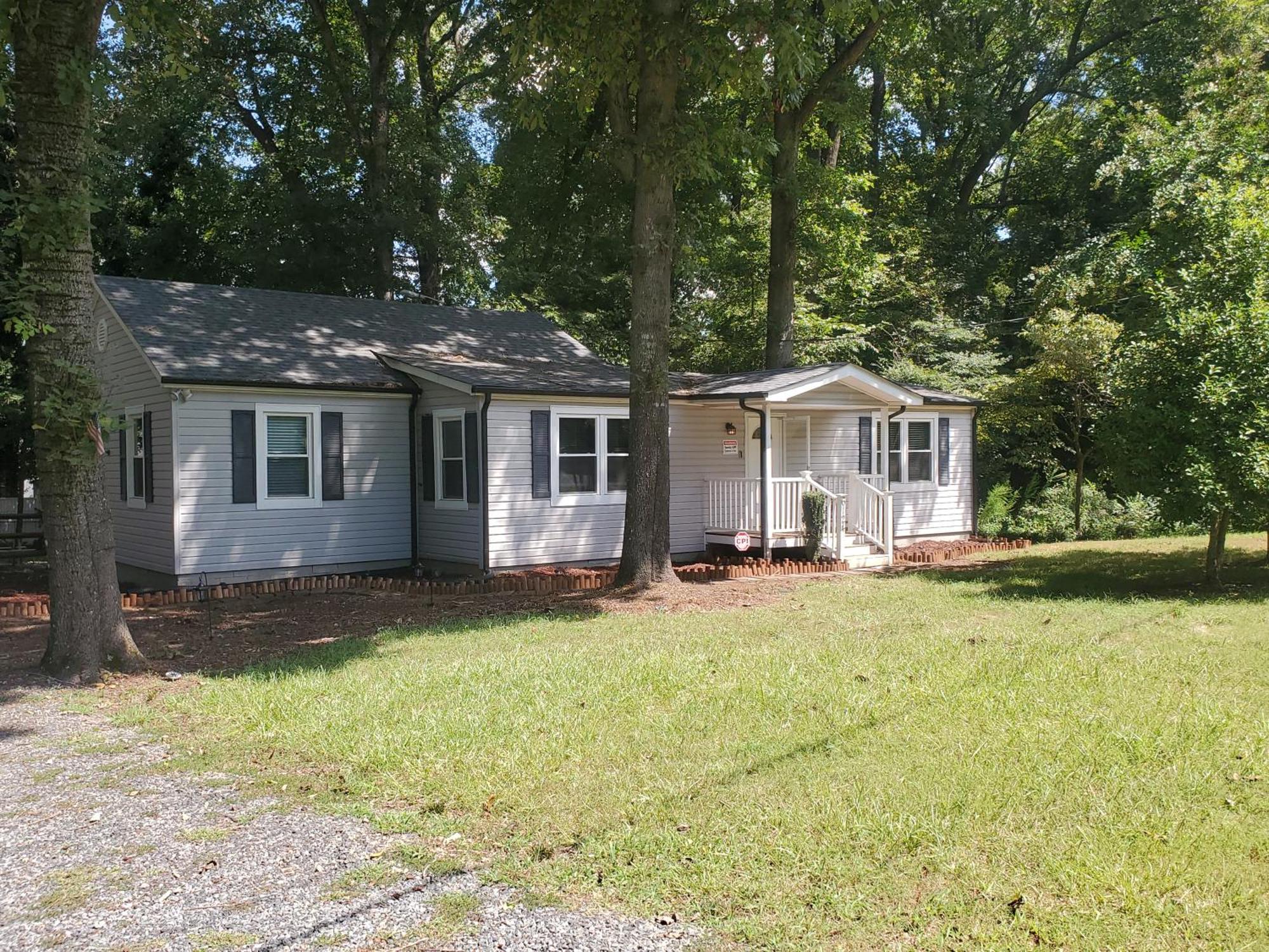 Private Single Level Standalone House Large Lot - 3 Bedrooms Charlotte Bagian luar foto