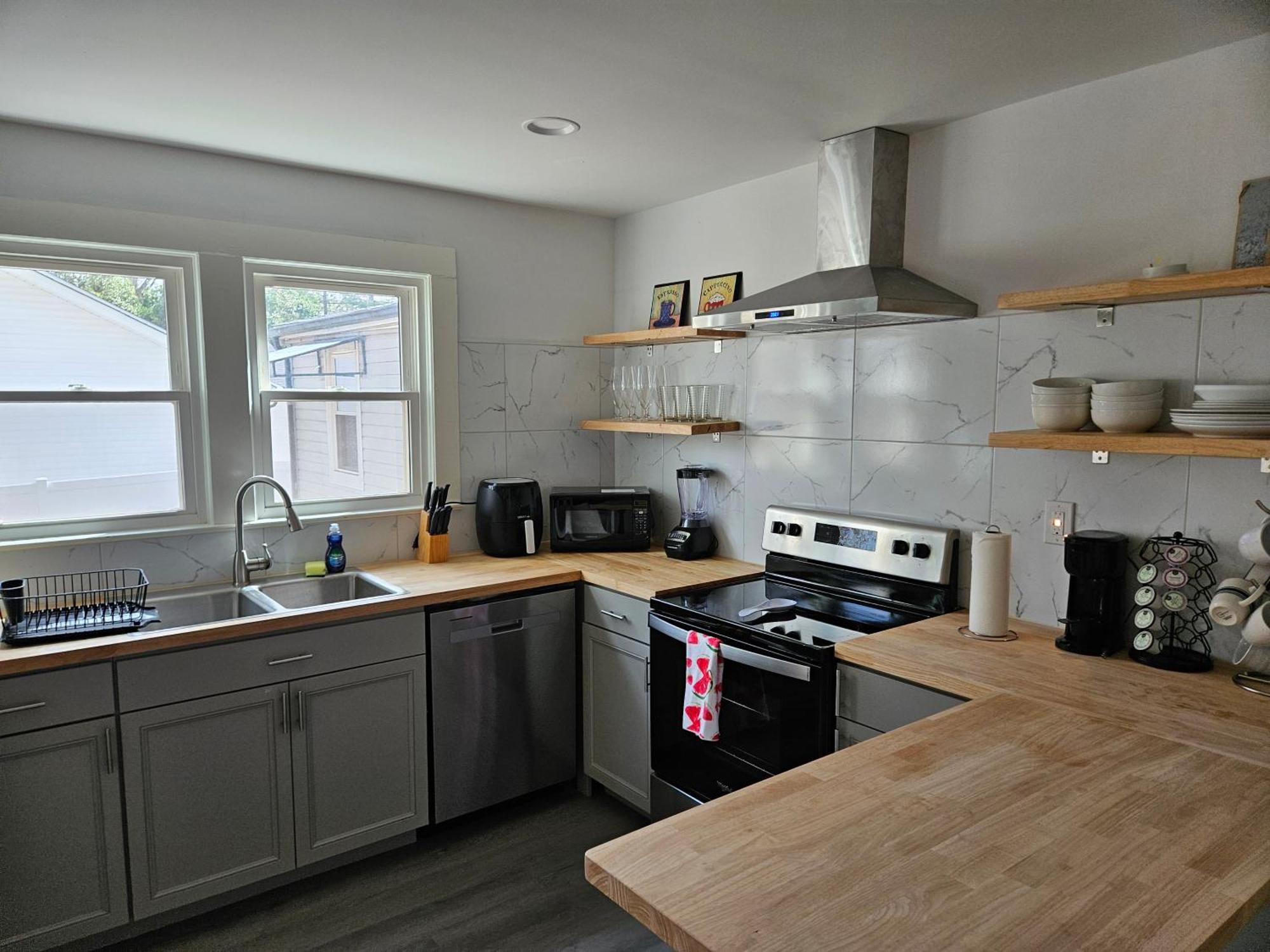 Private Single Level Standalone House Large Lot - 3 Bedrooms Charlotte Bagian luar foto
